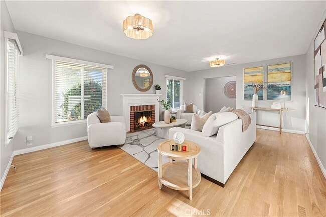 Building Photo - 1505 N Rosewood Ave