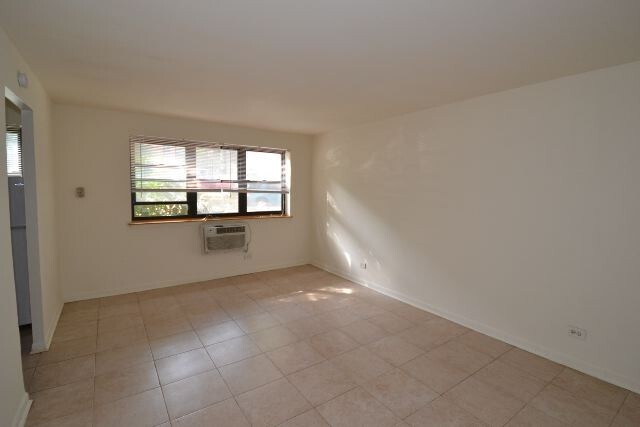 Building Photo - 503 W Briar Pl
