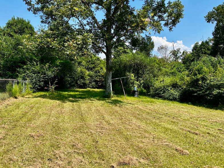 Building Photo - 313 Mahlon St