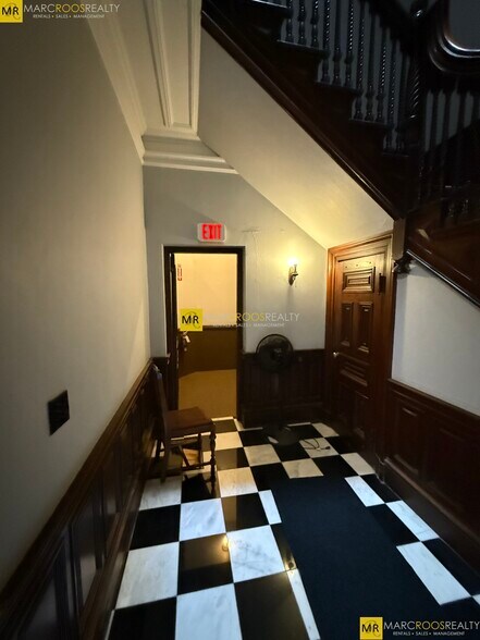 Building Photo - 406 Beacon St