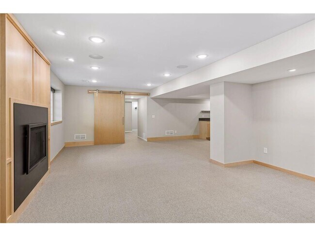 Building Photo - 6216 Maloney Ave