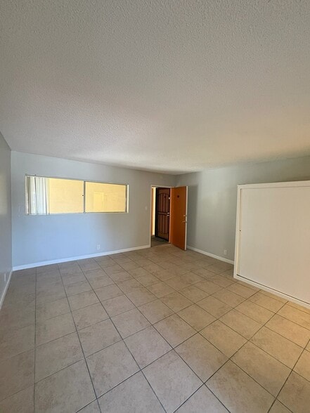 Building Photo - 4055 W 129th St