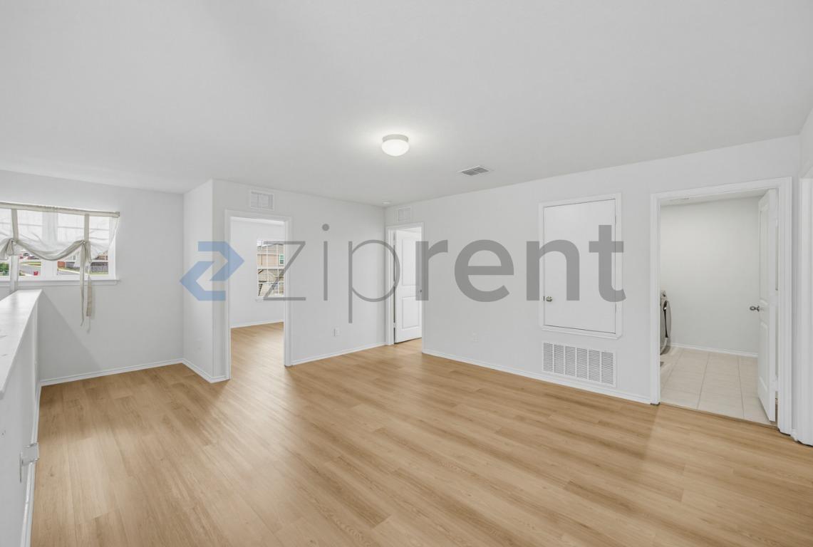 Building Photo - Unit