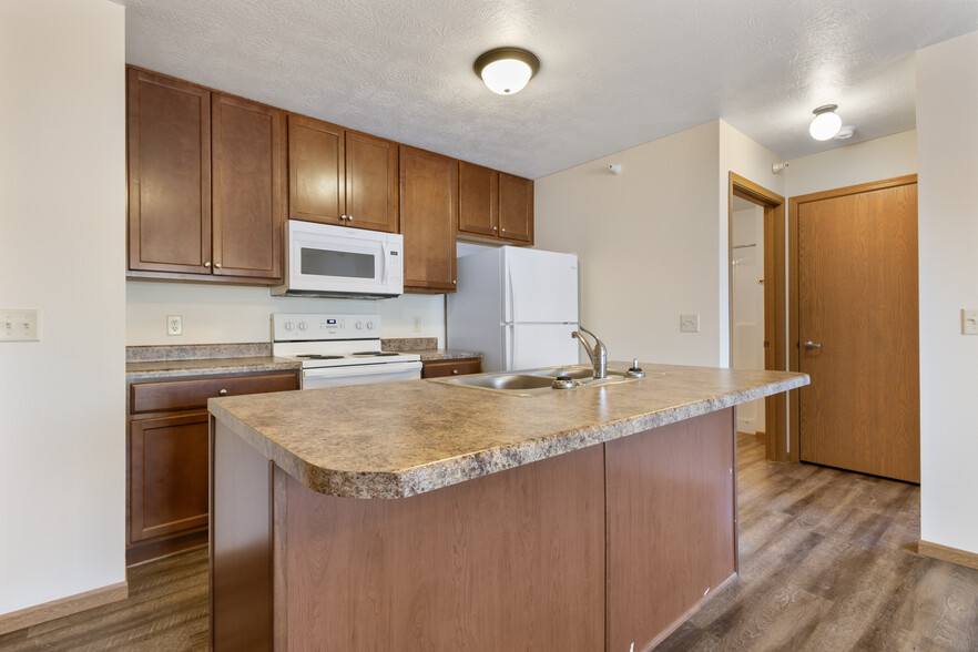 Building Photo - The Meadows Apartments