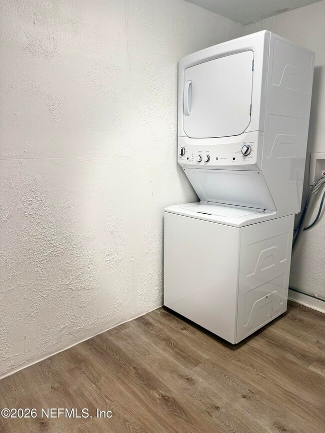 Building Photo - 9554 Ridge Blvd