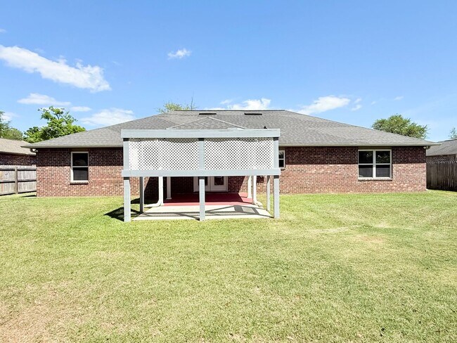 Building Photo - Spacious 4-Bedroom Home - Pace Mill Creek