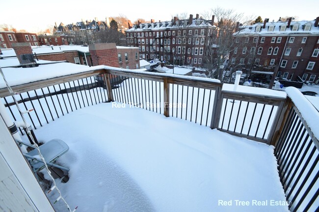 Building Photo - 1689 Beacon St