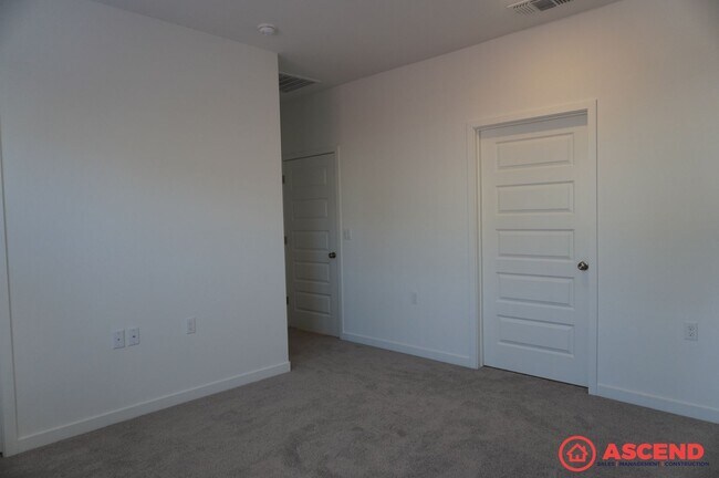 Building Photo - 8206 Wandesford Dr