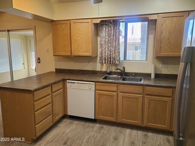 Building Photo - 10321 W Deanne Dr