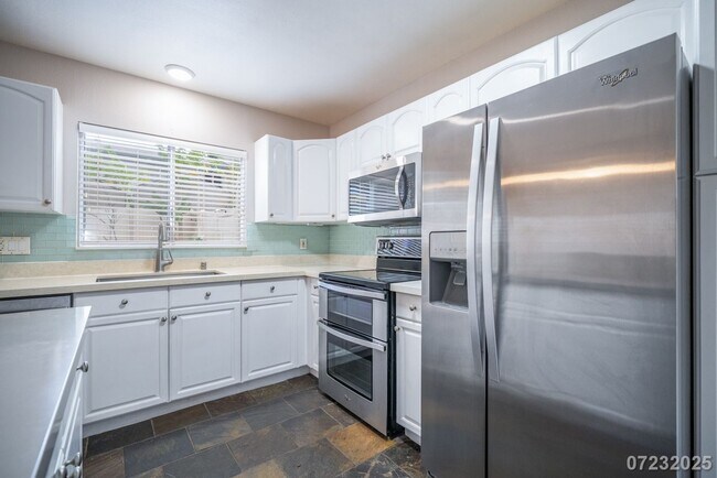 Building Photo - Move-In Ready! 3br, 2.5 ba in Makakilo, $3...