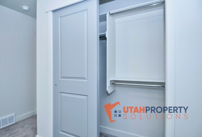 Building Photo - 421 S 960 W