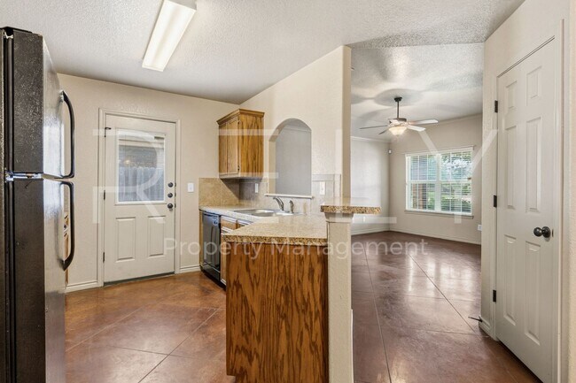 Building Photo - PM1-TEMP603 W Karey Dr