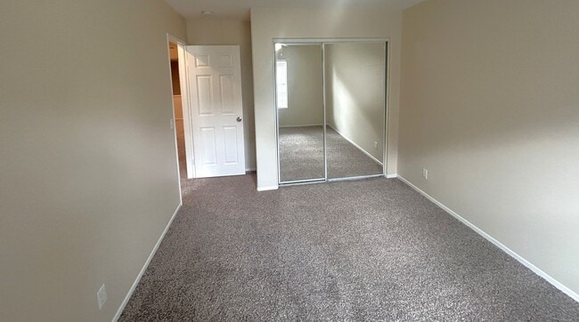 Building Photo - Isidora Lane  Eastvale, Ca (3 bed, 2.5 bath)