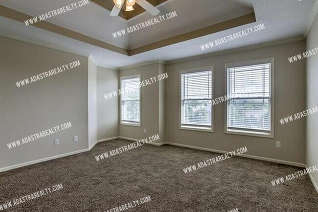 Building Photo - Gorgeous Home in Northwest Olathe-Availabl...