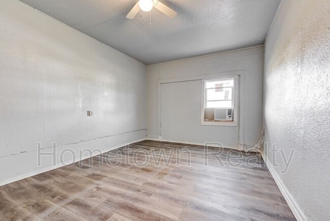 Building Photo - 412 Monroney Dr