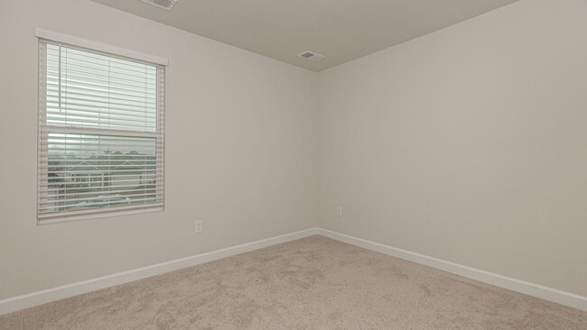 Building Photo - Picture-Perfect New Home in Clear Pond