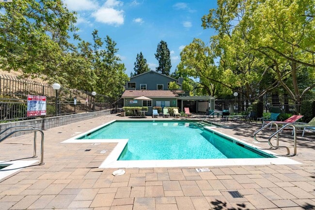 Building Photo - 760 Canyon Oaks Dr