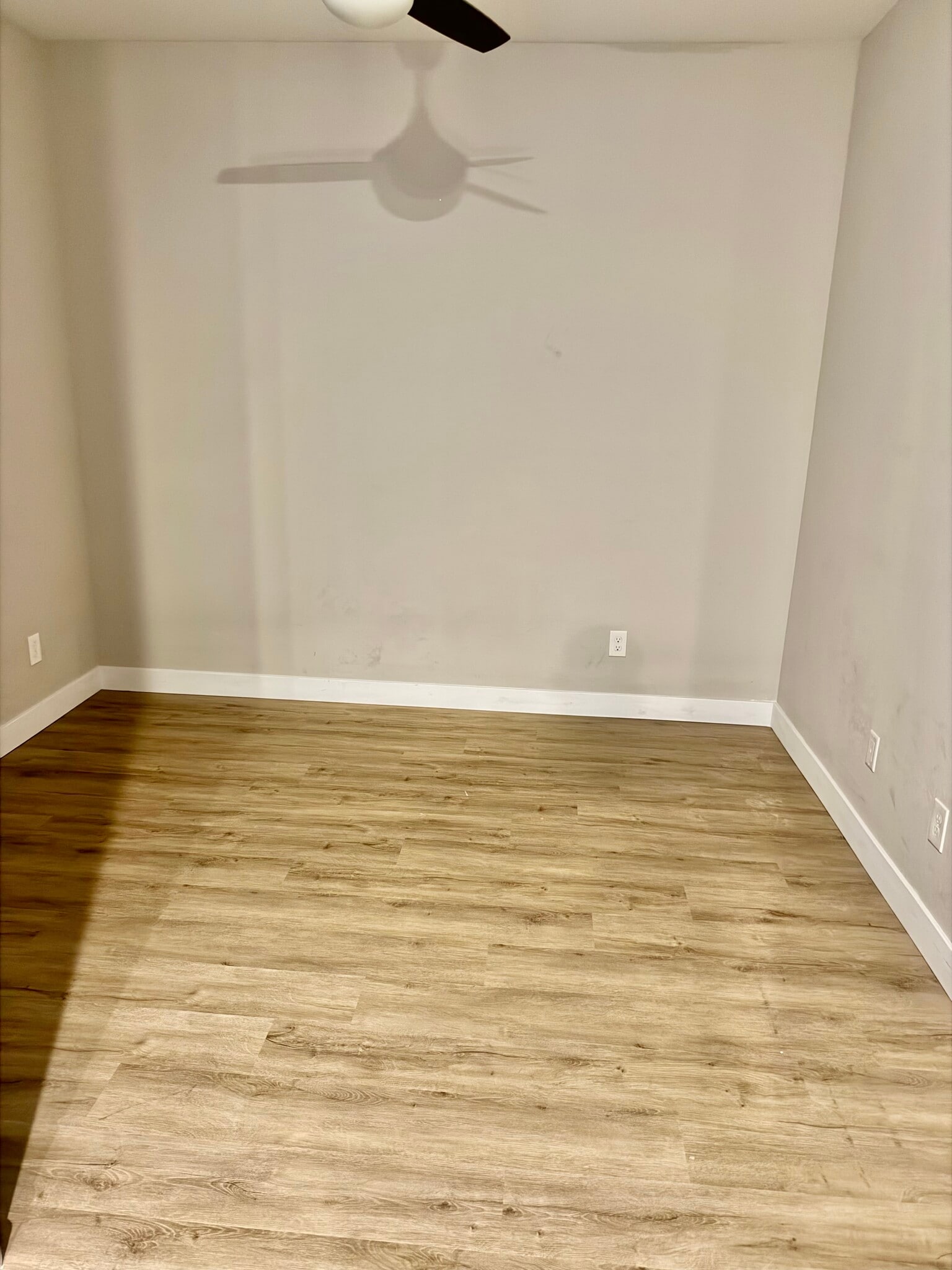 Den - 1326 N Zane Dr