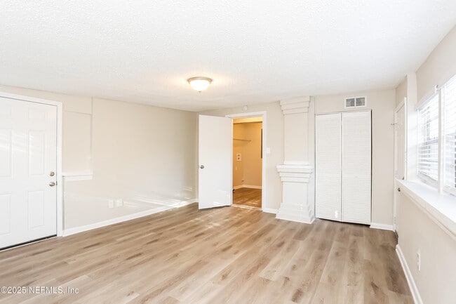 Building Photo - 9406 Gisborne Dr