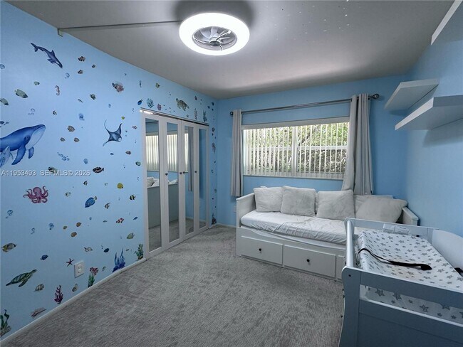 Building Photo - 100 SE 6th Ave