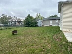 Building Photo - Lovely home in quiet neighborhood