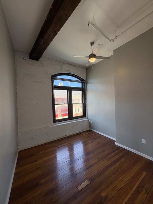 Building Photo - 116 N 5th St