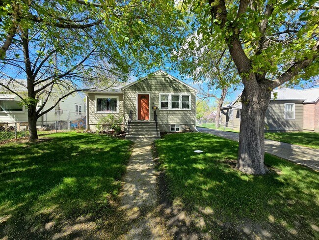 Primary Photo - 725 1/2-641 1/2 Broadwater Ave