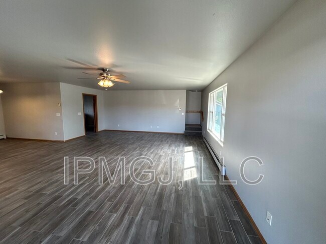 Building Photo - 152 N Mulberry St