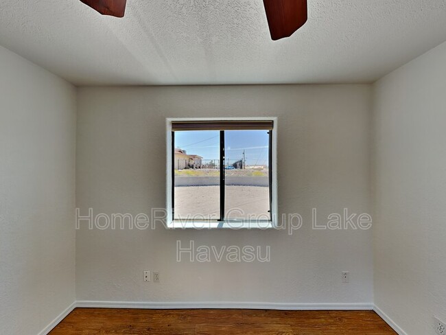 Building Photo - 3080 Caliente Dr