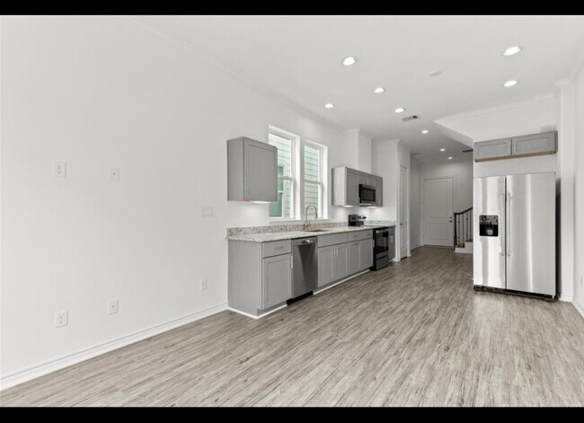 Building Photo - 3245 Real St