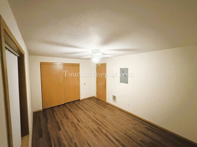 Building Photo - 409 SE 143rd Ave