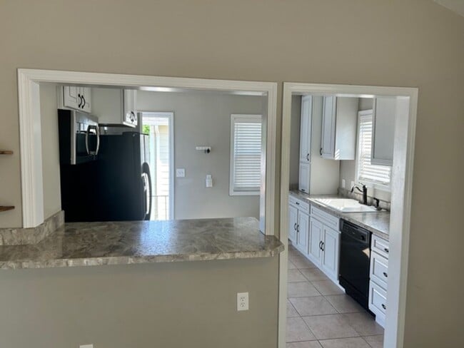 Building Photo - Updated 3-Bedroom Home In Great Neighborhood