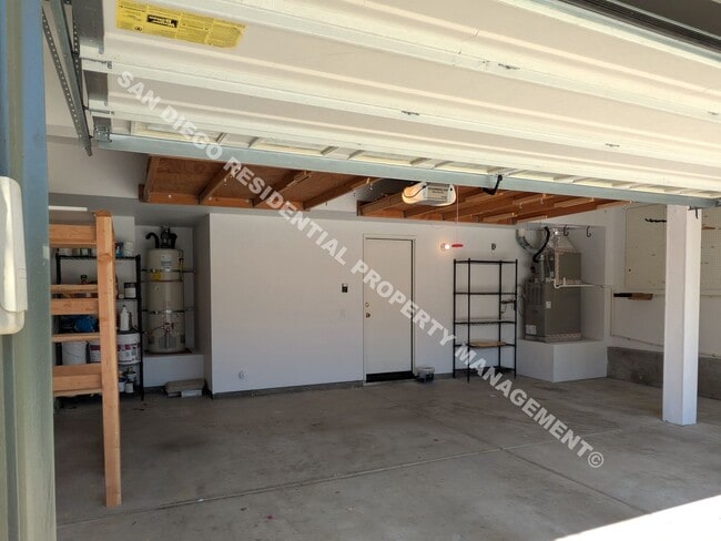 Building Photo - Gorgeous 4 Bedroom Home in Desirable Carme...