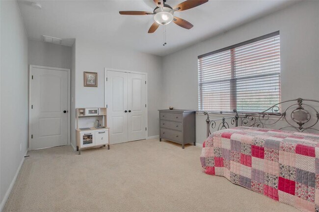 Building Photo - 12221 Montclair Bend