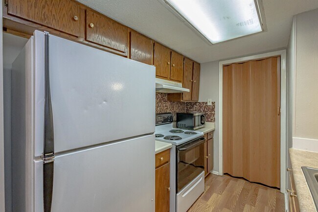 Building Photo - 100 Hillside Rd