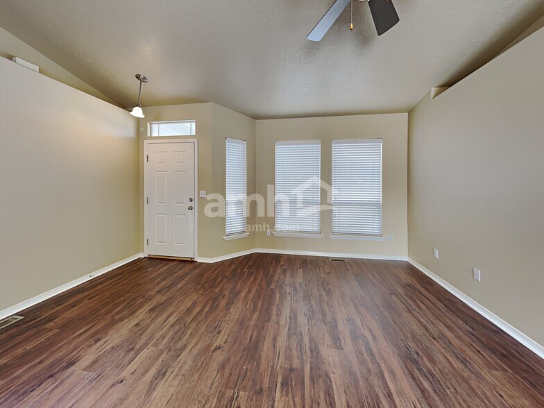 Building Photo - 16661 N Yorkshire Ln