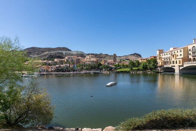 Building Photo - Stunning studio in Lake Las Vegas
