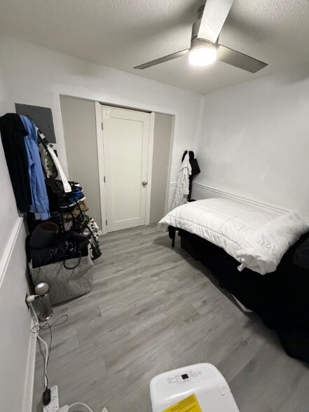 Primary Photo - 5140 NE 3rd Ave