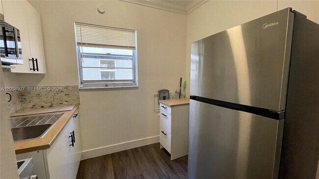 Building Photo - 1043 NW 2nd St