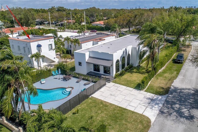 Building Photo - 5116 SW 57th Ave