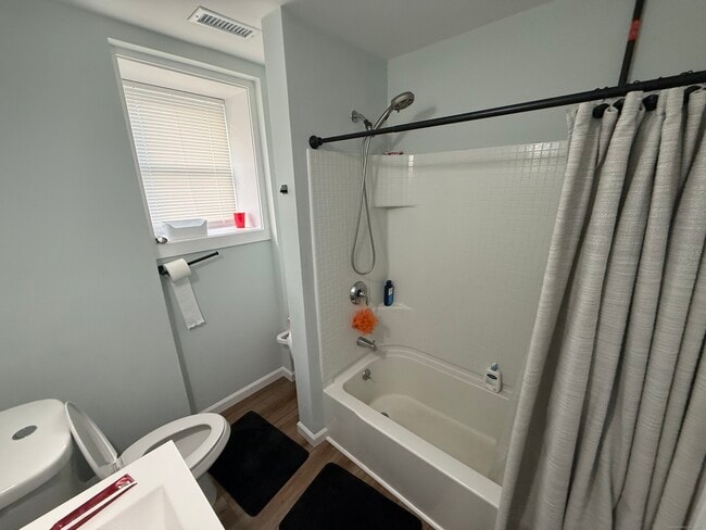 Building Photo - 213 Ely Ave