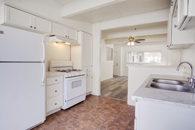 Building Photo - MOVE-IN SPECIAL! Charming 2-Bedroom Townho...