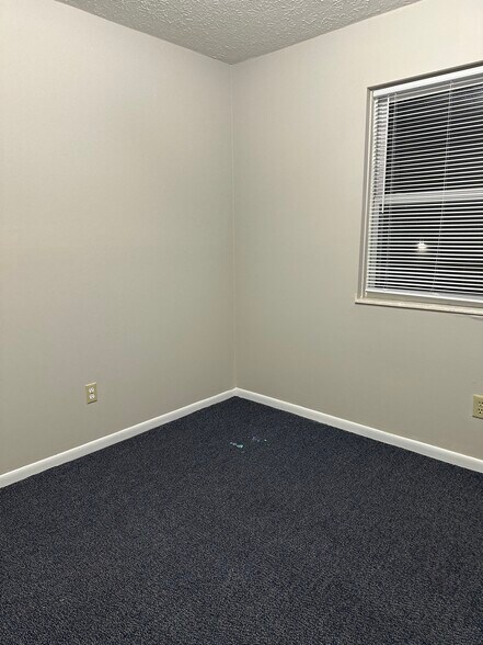 Building Photo - 2536 Sandbury Blvd