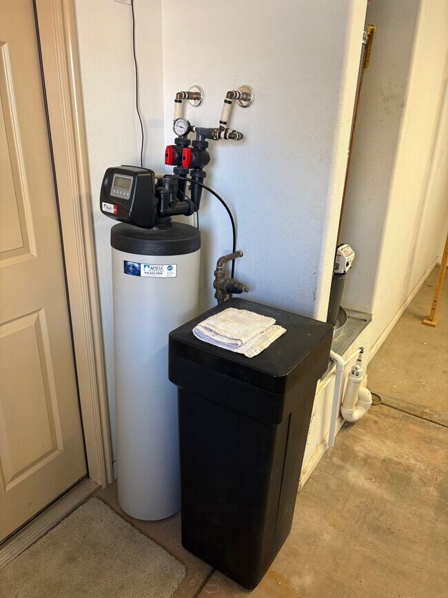 Building Photo - St. George Oasis