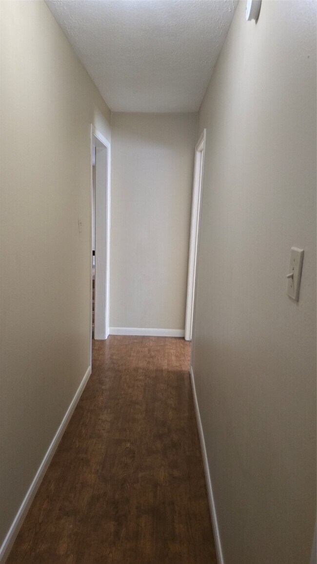 Building Photo - 6207 Jadecrest Dr
