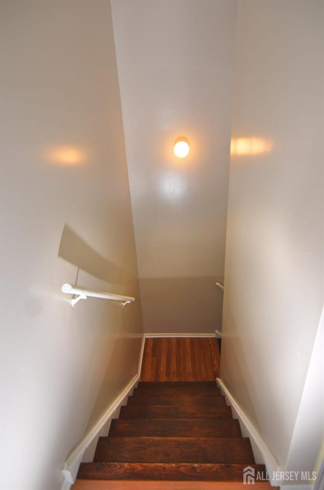 Building Photo - 202 Hidden Village Dr