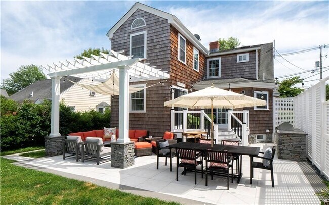 Building Photo - 122 Ruggles Ave