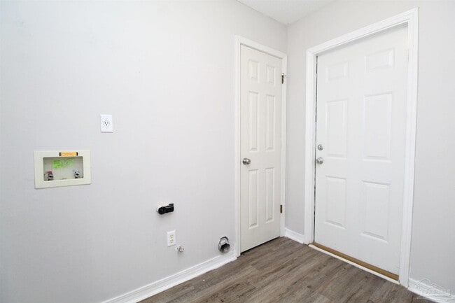 Building Photo - 2081 Sequoia Cir