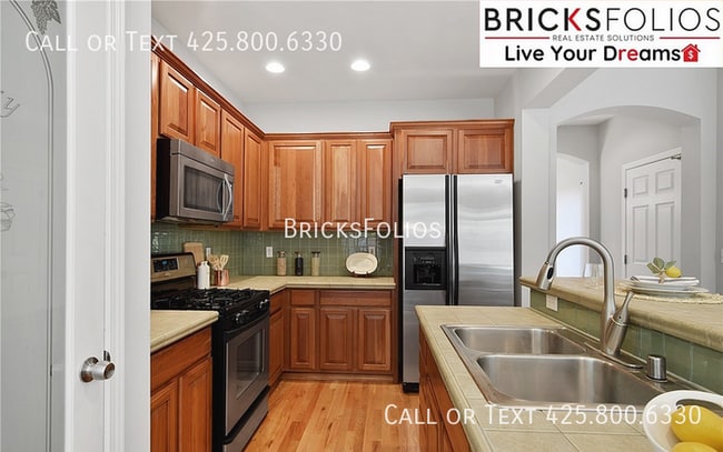 Building Photo - Welcoming Home in Bothell, Ideal for Relax...
