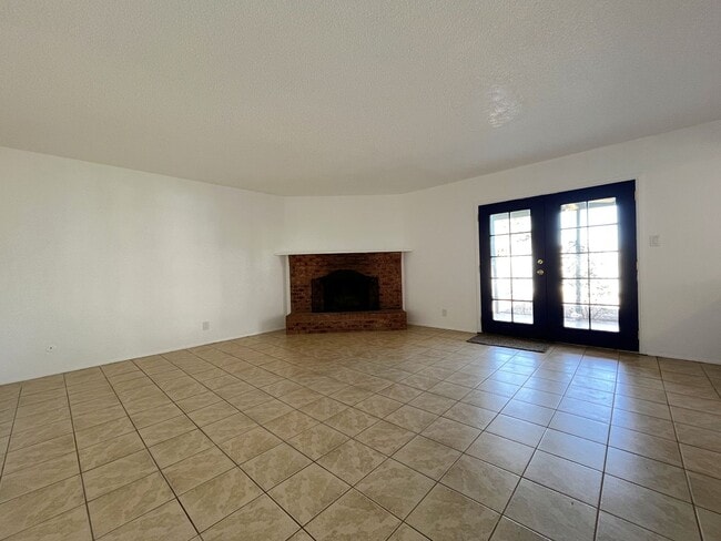 Building Photo - Cute Ranch Home In NE Albuquerque!
